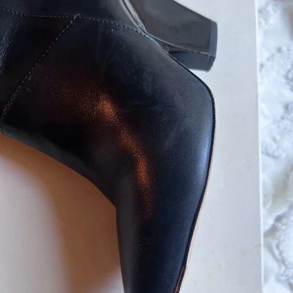 Tory Burch Leather Boots Size 6 - Picture 4 of 12